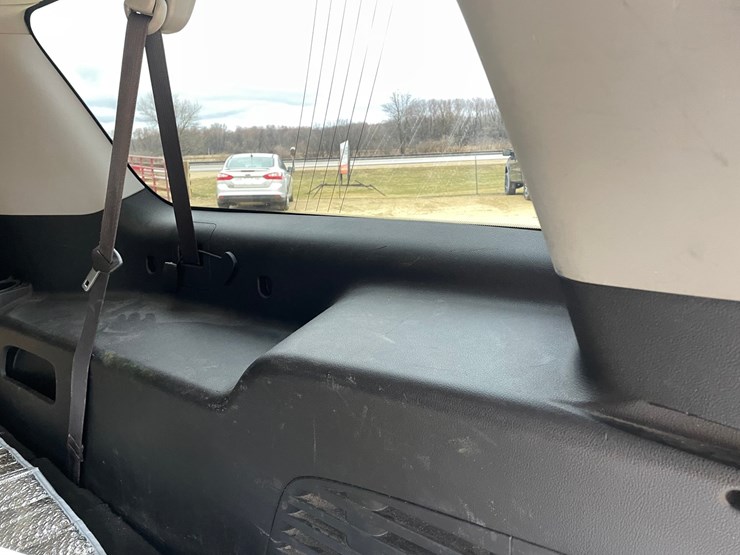 2015-chevrolet-suburban-image-62