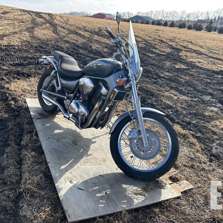 2005 SUZUKI BOULEVARD S83
