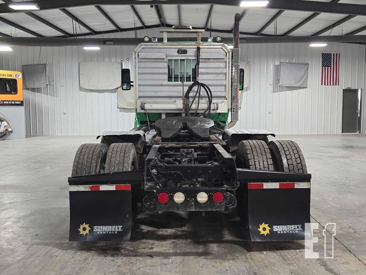 2016-kenworth-t880-image-8