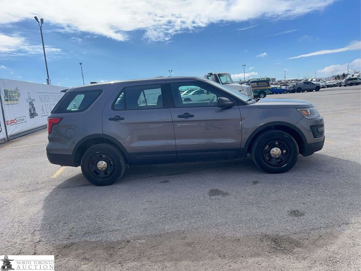 2019-ford-explorer-image-4