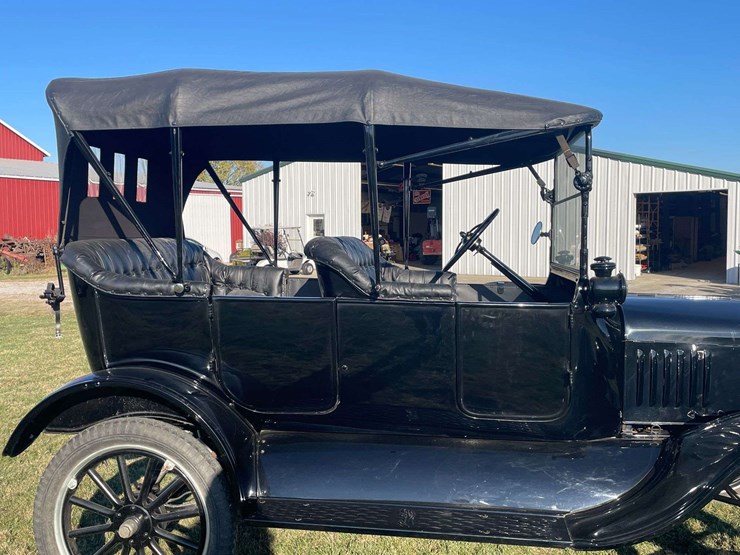 1917-model-t-touring-image-26