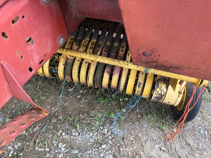 new-holland-644-image-4