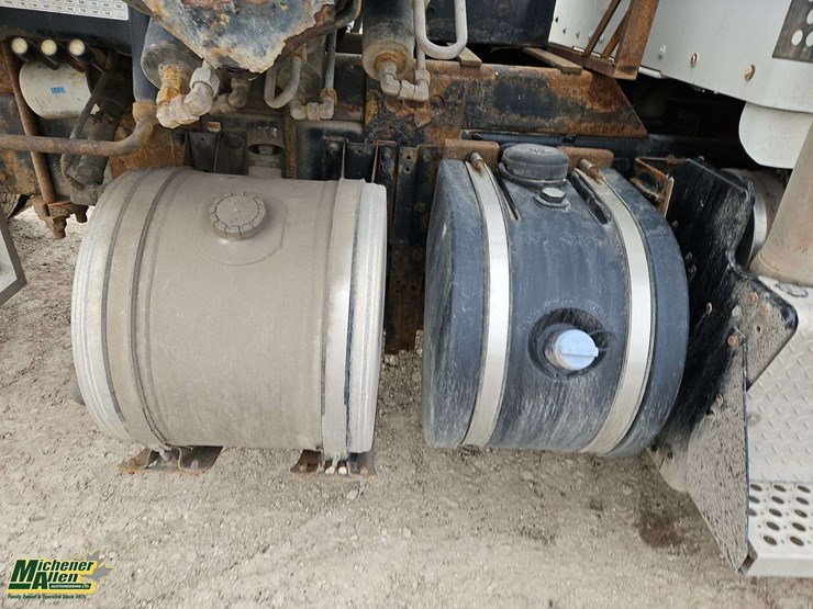 2013-kenworth-t800-image-23