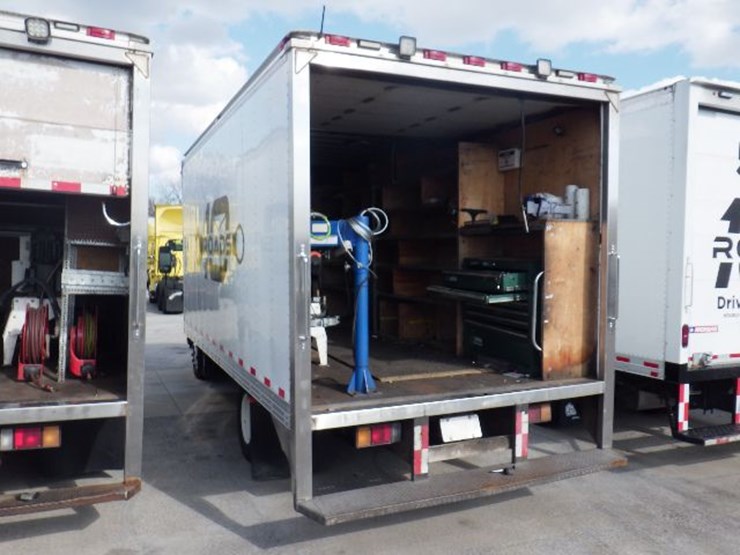 2016-isuzu-npr-hd-image-10