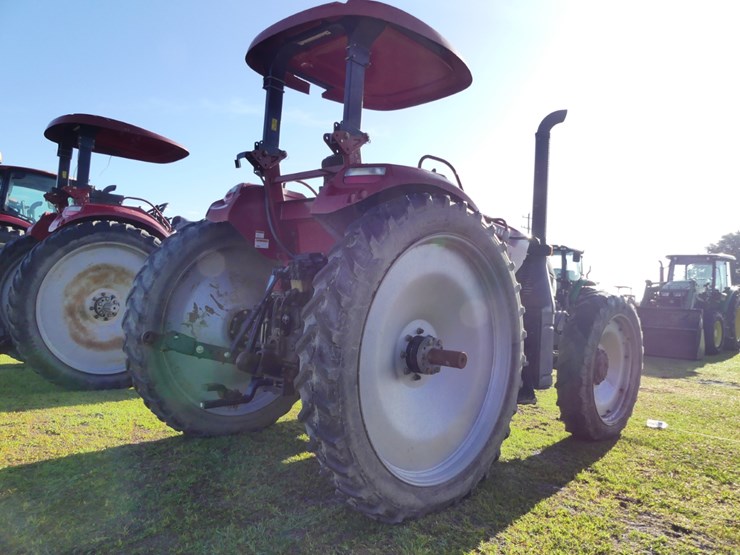 case-ih-farmall-140a-image-3