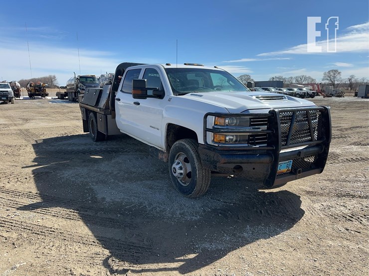 2018-chevrolet-3500-image-4
