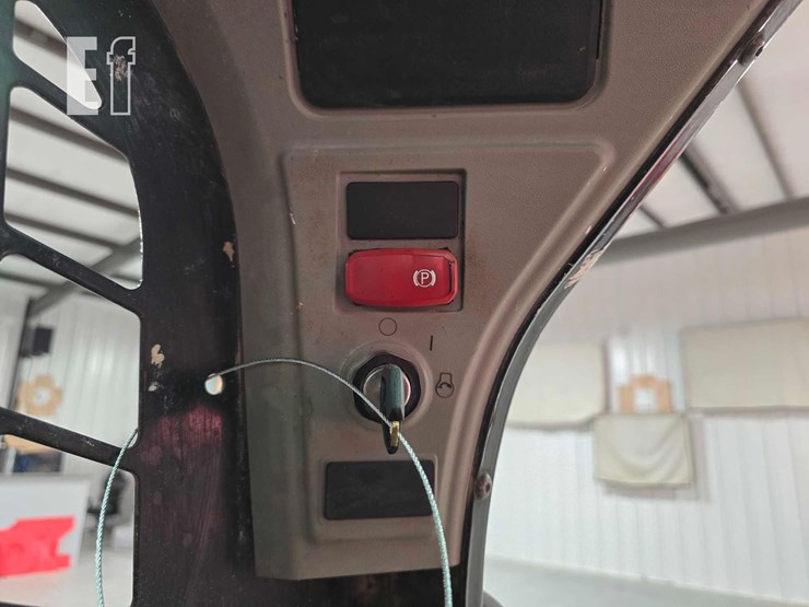 2022-caterpillar-259d3-image-15