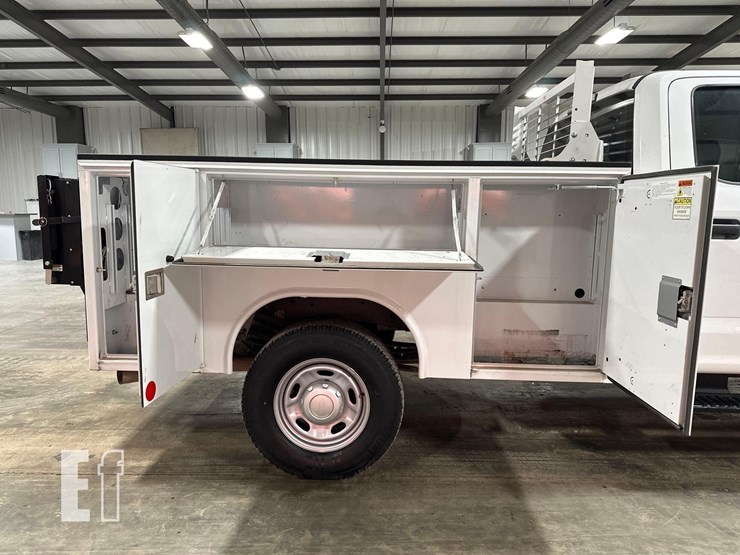 2022-ford-f350-image-10