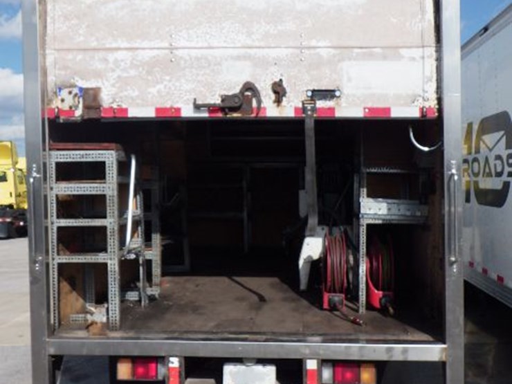 2014-isuzu-npr-hd-image-7