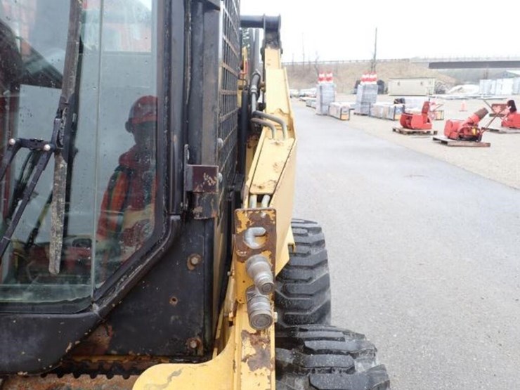 2010-caterpillar-232b-image-30