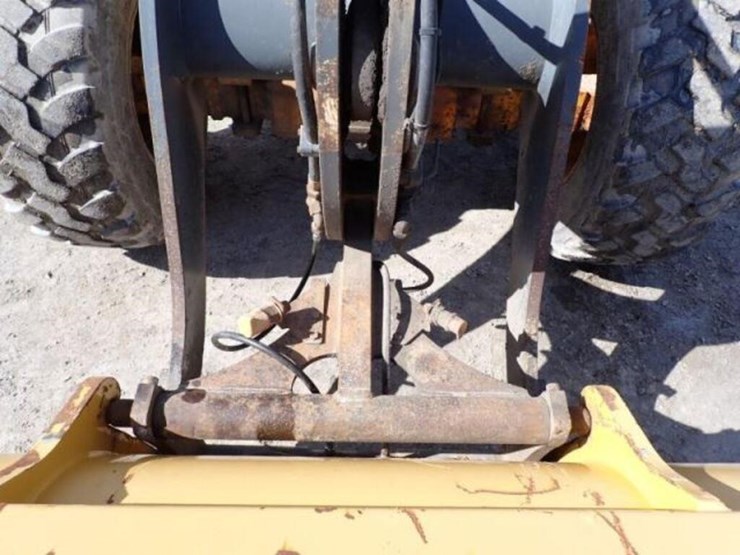 2011-deere-304j-image-26