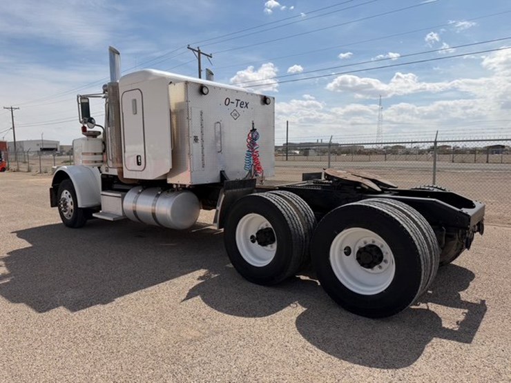 2012-peterbilt-388-image-9