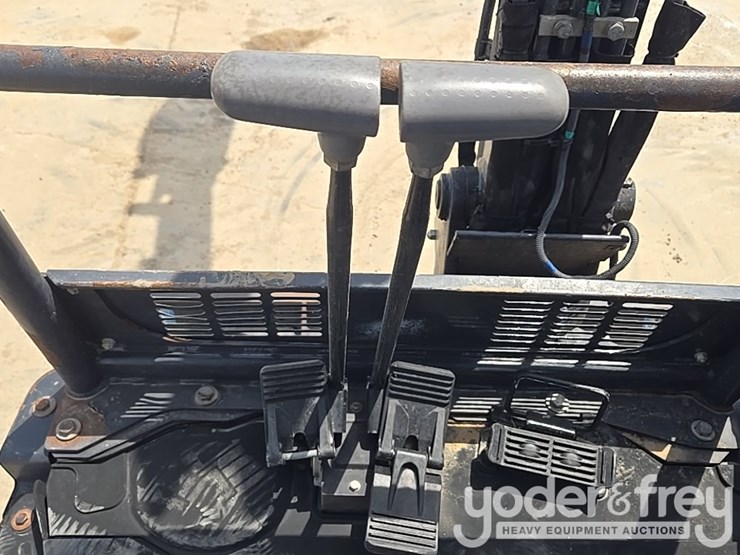 2022-deere-26g-image-63