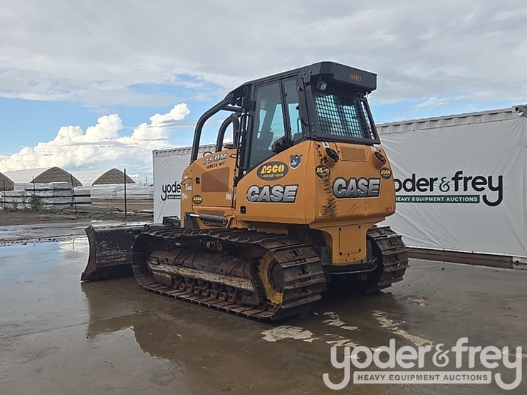 2016-case-750m-image-3