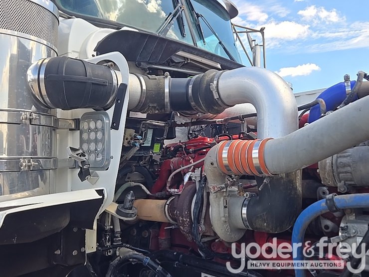 2014-kenworth-t880-image-94