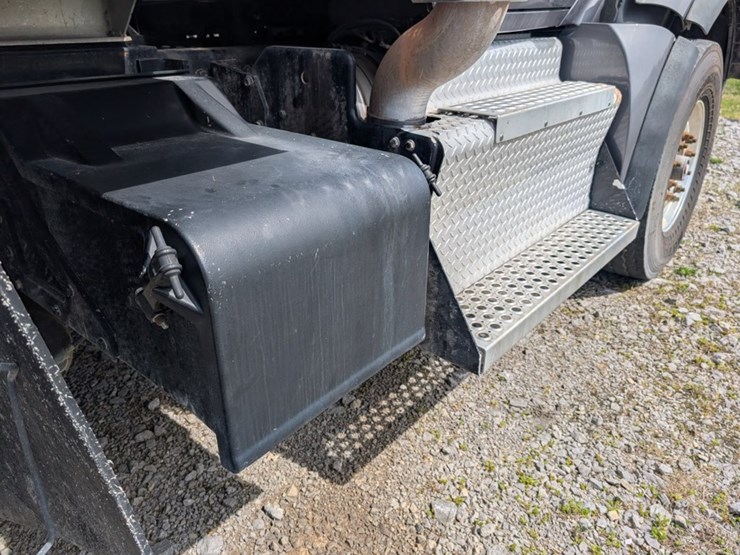 2017-kenworth-t880-image-20