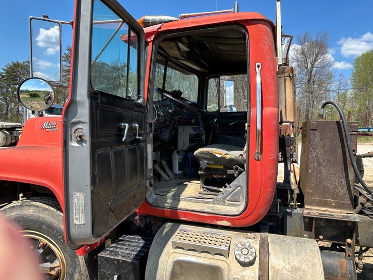 #31965-•-1989-mack-r688-tandem-axle-truck-tractor-image-30