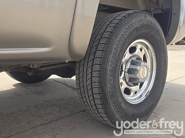 2002-chevrolet-silverado-2500hd-image-13