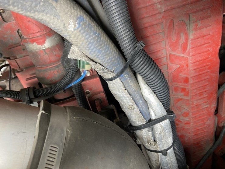 2014-peterbilt-320-image-30