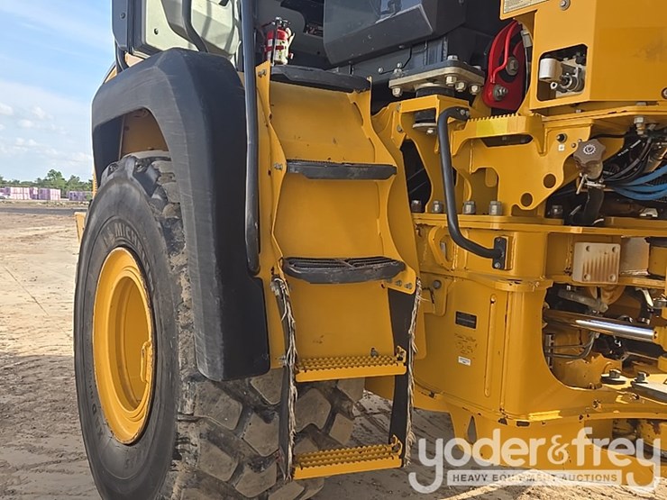 2022-deere-260e-image-110