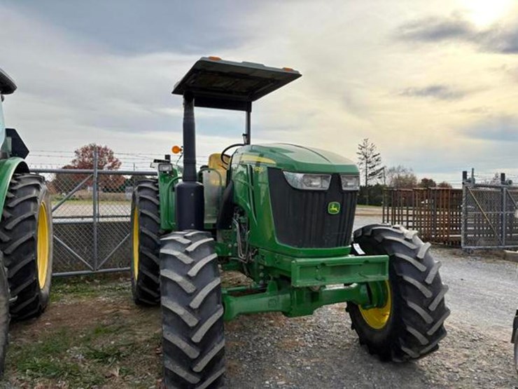 2020-john-deere-6105e-image-3