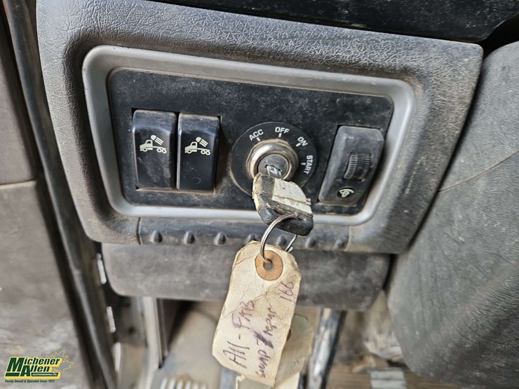 2013-kenworth-t800-image-32