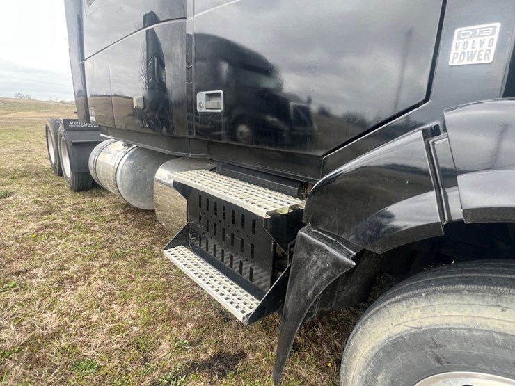 #31955-•-2012-volvo-vnl-tandem-axle-truck-tractor-image-20