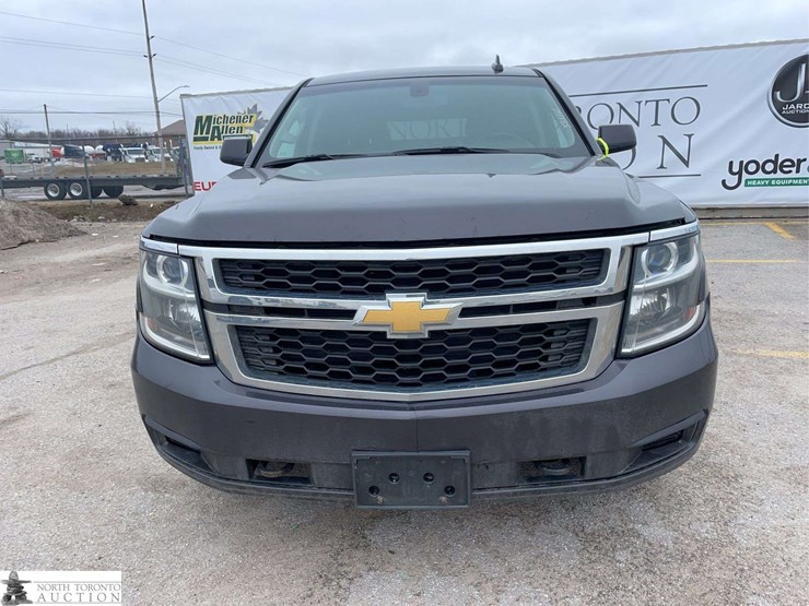 2017-chevrolet-tahoe-image-2