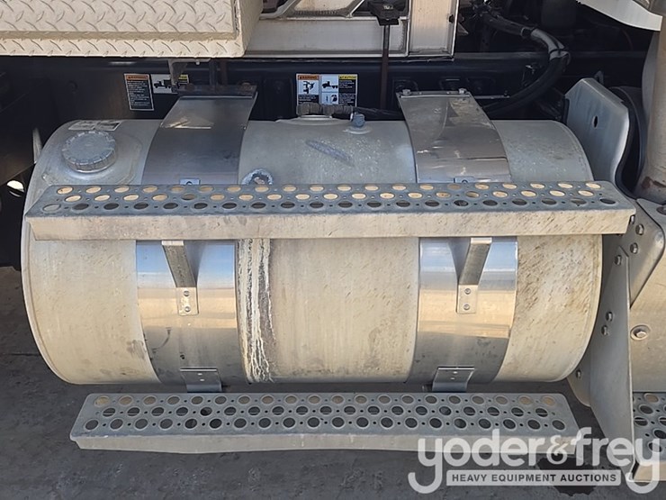 2014-kenworth-t880-image-55