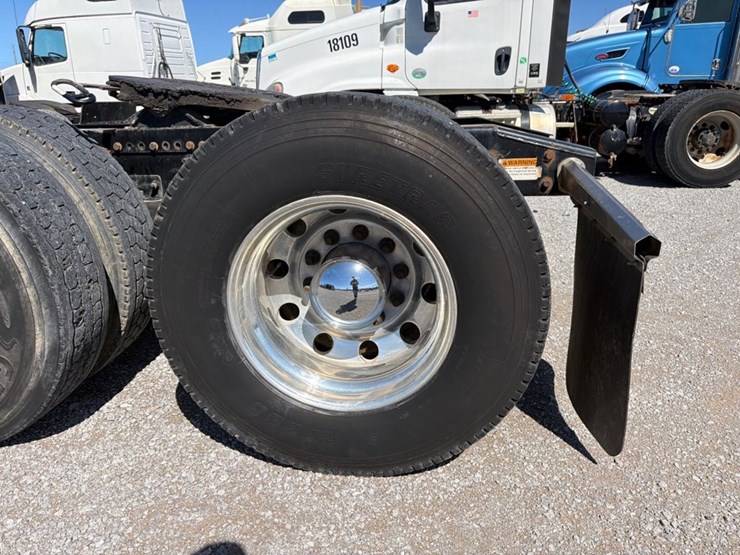 #31953-•-2013-freightliner-tandem-axle-truck-tractor-image-18