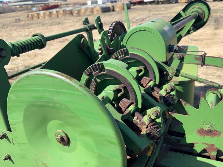 john-deere-14t-square-baler-image-10