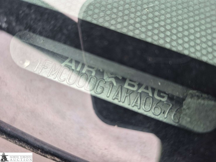 2010-ford-escape-image-16