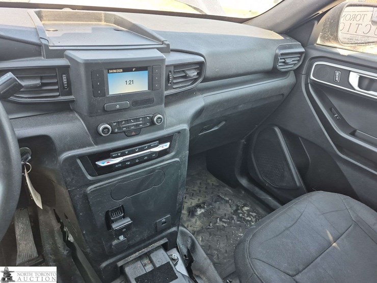 2020-ford-explorer-image-13