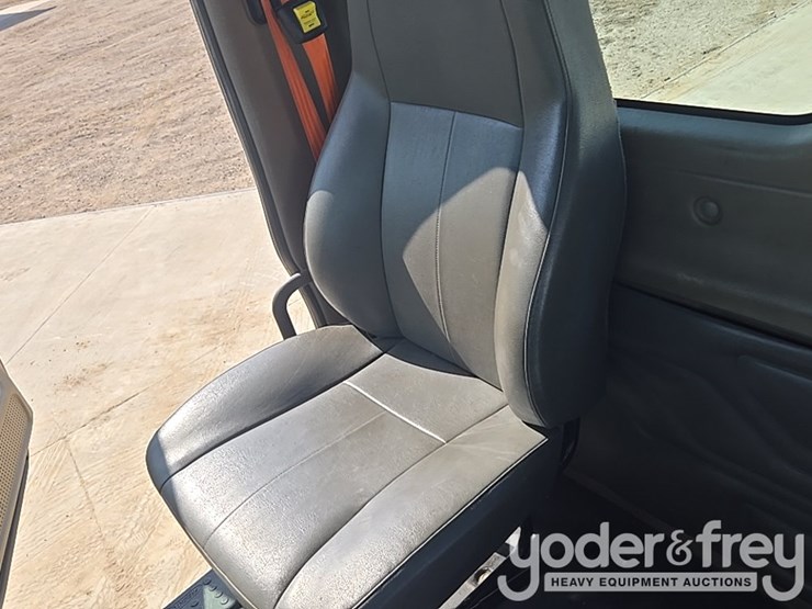 2014-freightliner-cascadia-113-image-101