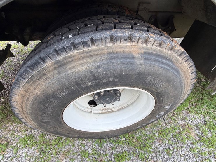 2004-international-durastar-4300-image-9