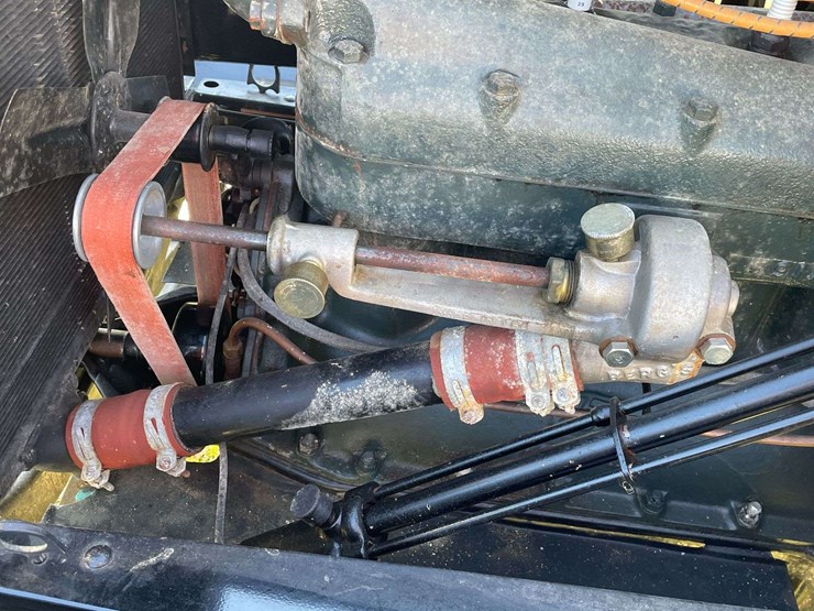 1917-model-t-touring-image-86