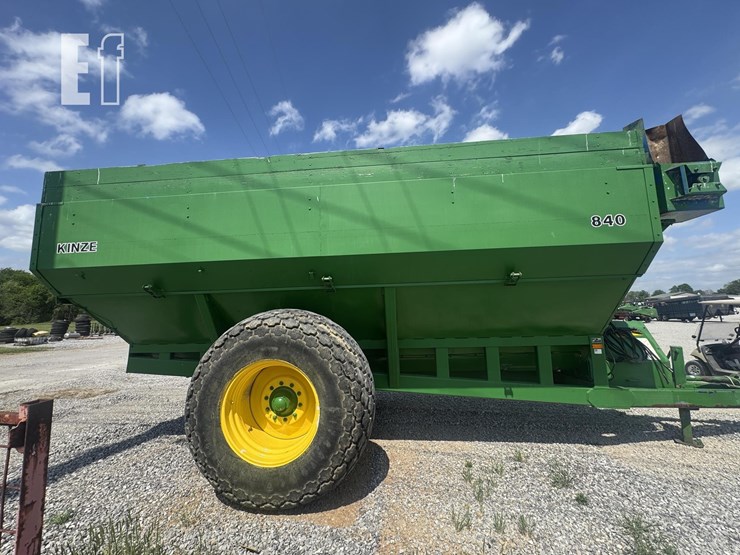 1991-kinze-840-image-5