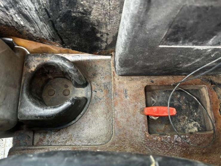 2009-caterpillar-232b2-image-24