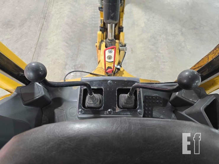 2022-caterpillar-416-image-29