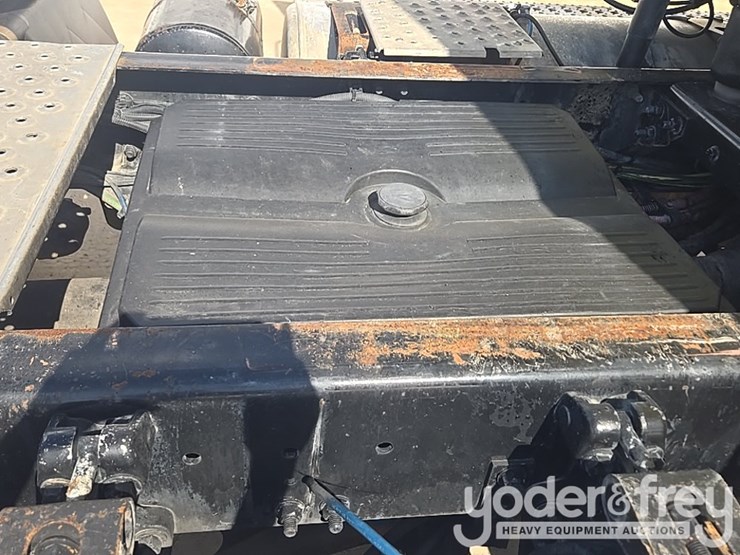 2014-freightliner-cascadia-113-image-52