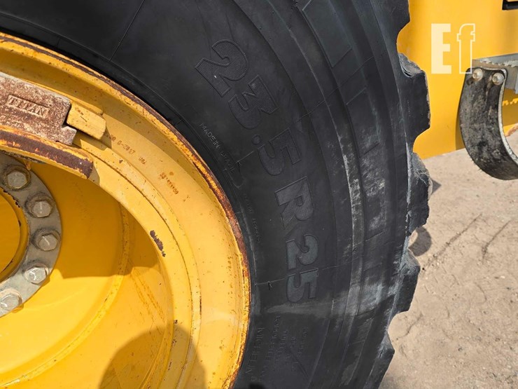 2017-deere-644k-image-30