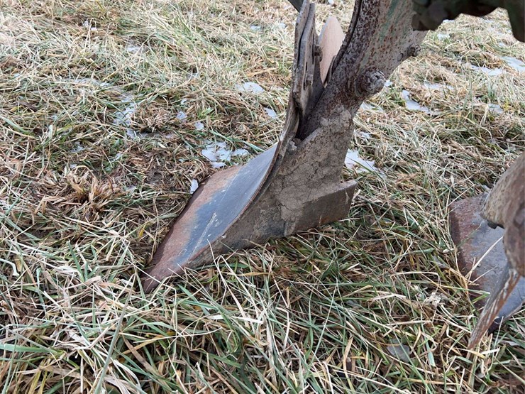 john-deere-four-bottom-plow-image-21