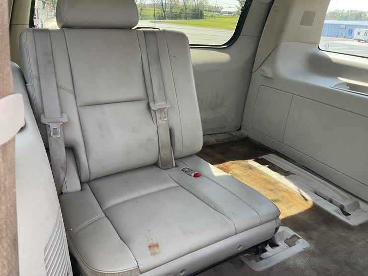 2011-chevrolet-tahoe-image-13