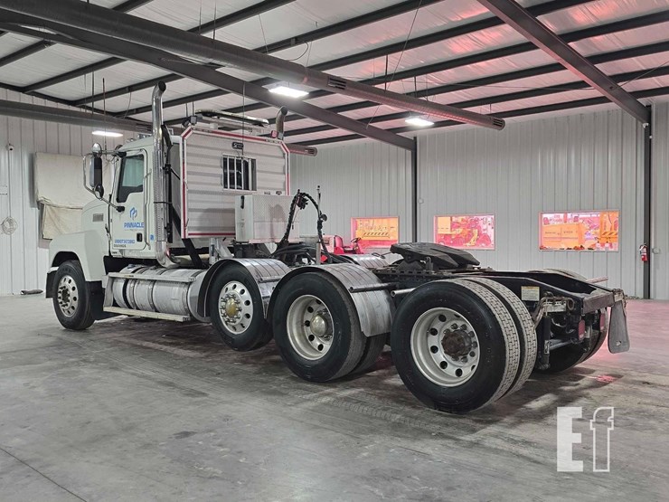 2017-mack-pinnacle-chu613-image-4