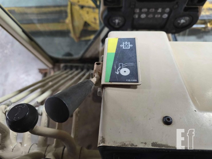 2006-caterpillar-143h-image-23