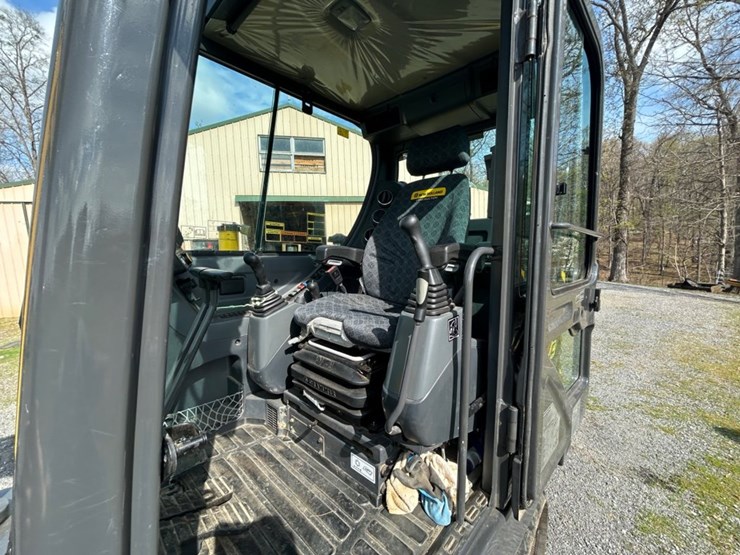 2024-new-holland-e57c-image-23