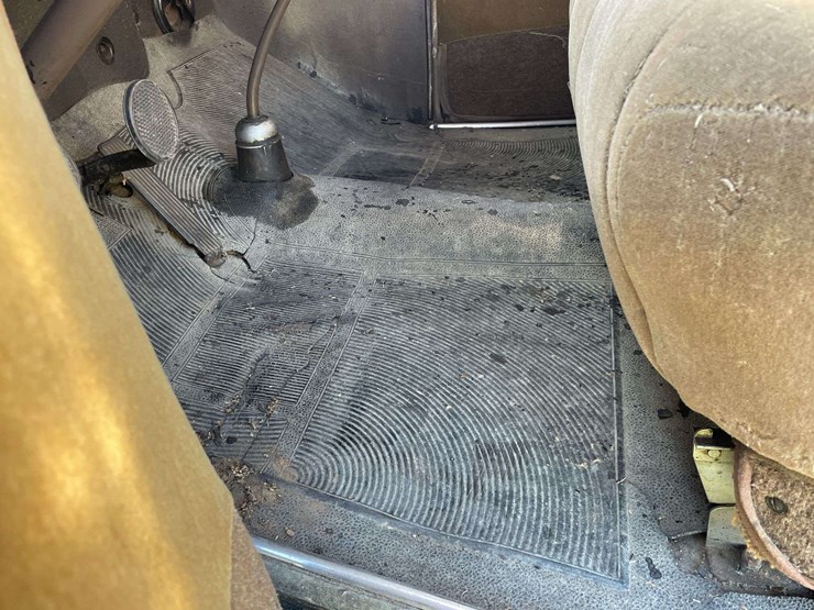 1938-ford-two-door-deluxe-sedan---original-car!-image-66