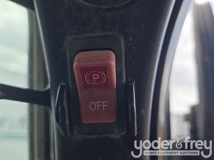 2021-bobcat-t740-image-104