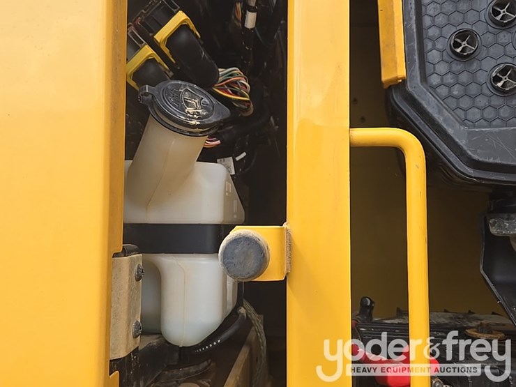 2019-caterpillar-336-image-39