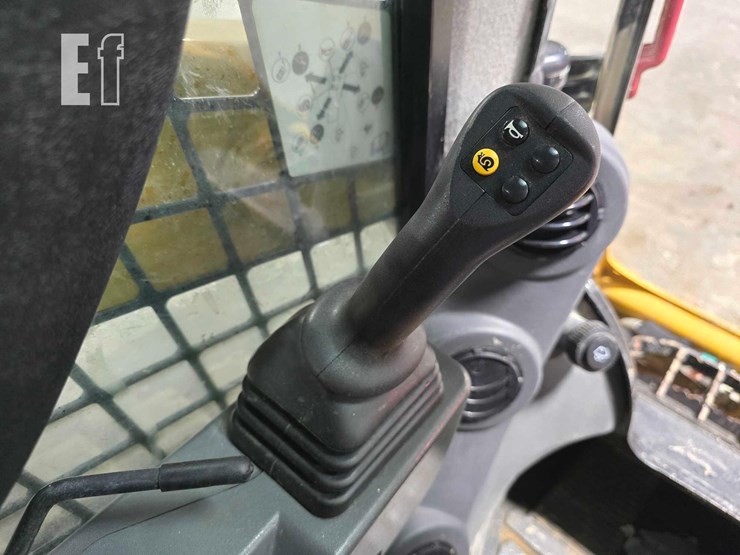 2023-caterpillar-259d3-image-17